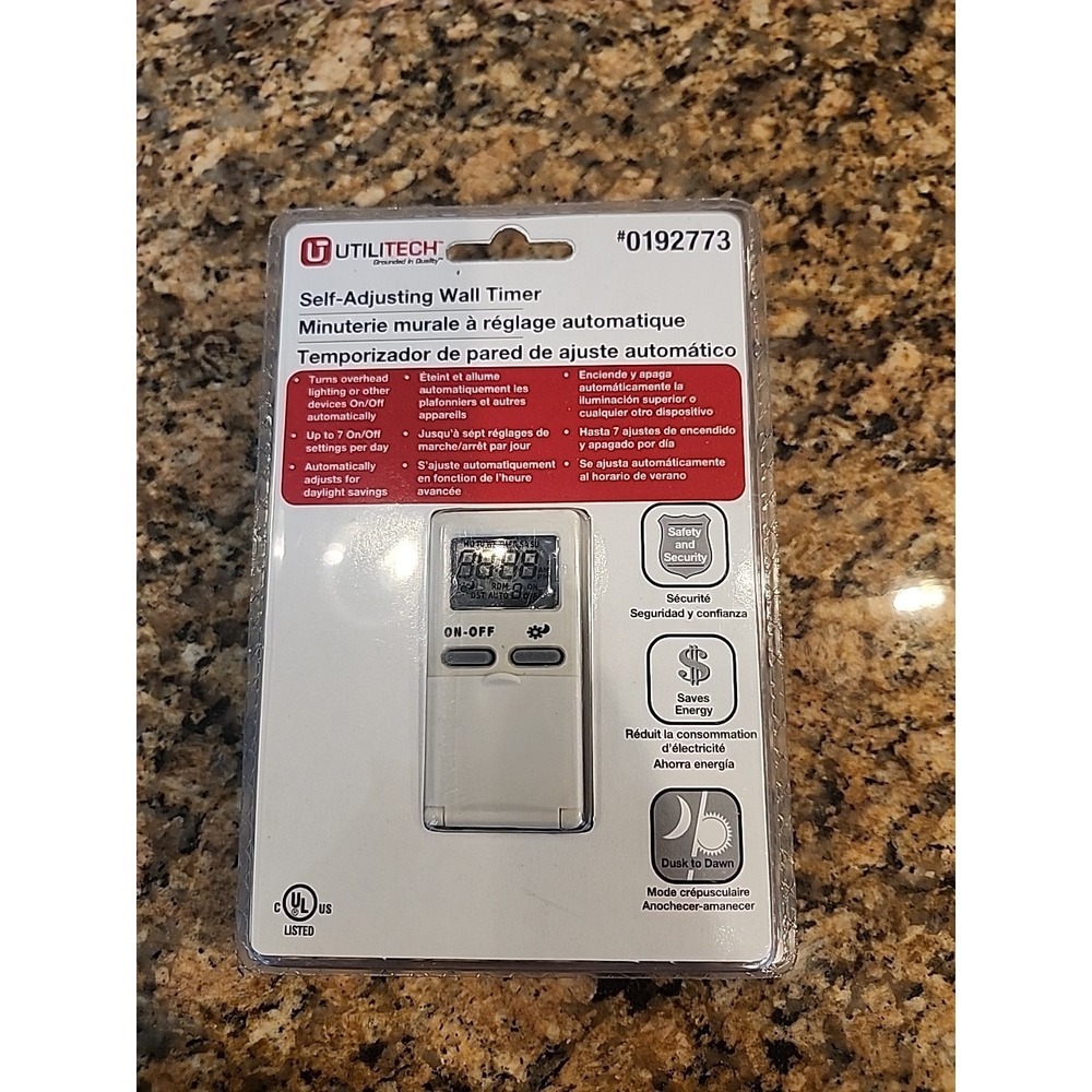 Utilitech 15-Amp Auto Digital‎ Daylight Saving Lighting Timer 0192773 White